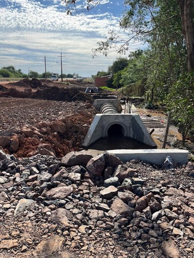 Prosiguen los trabajos pese a que la carretera ya debía estar culminada.
