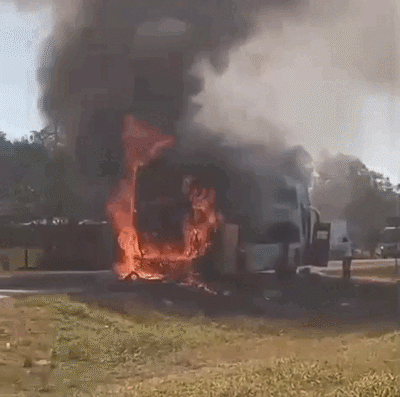 Ómnibus de La Santaniana se incendia en Guajayvi.