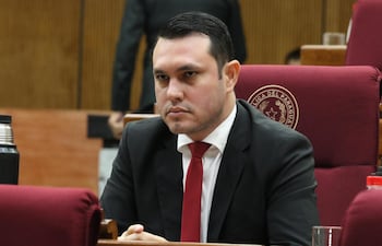 Hernán Rivas, senador cartista.