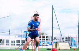 El delantero paraguayo, Julio César Enciso Espínola (21 años), en la sesión de entrenamientos de su nuevo club, Racing de Estrasburgo de la Ligue 1 de Francia.