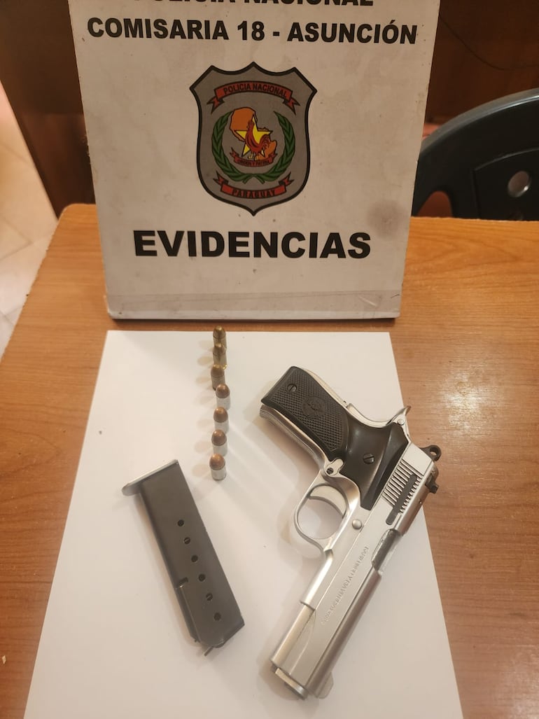 Evidencias incautadas a hinchas detenidos en el marco del superclásico entre Cerro Porteño y Olimpia.