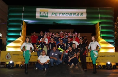 La familia del RCC posa para la foto grupal antes del arranque de uno de los desafíos del 2023.