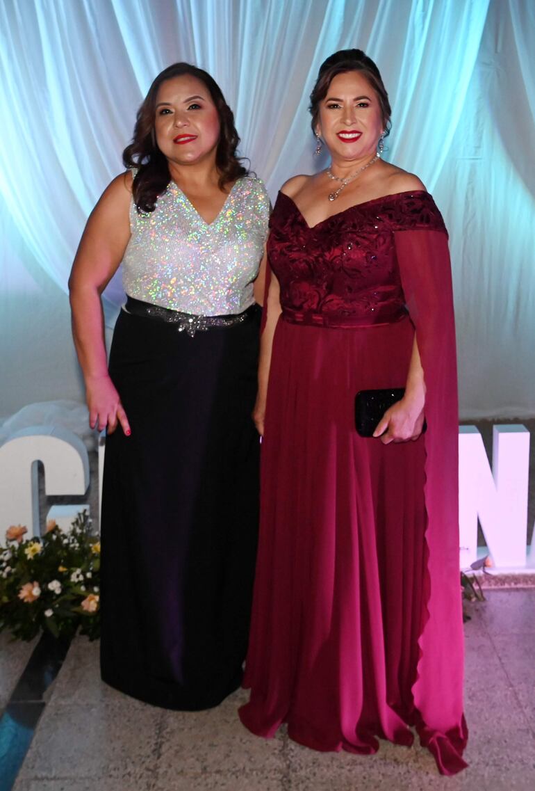 Raquel Ramos y Mary Carmen Meza.