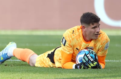 El portero paraguayo Orlando Gill retiene el balón durante el partido de octavos de final de la Copa Mundial de la FIFA 2026 entre Paraguay y Francia, en Filadelfia, EE. UU., el 4 de julio de 2026. (Francia, Filadelfia) EFE/EPA/SARAH YENESEL