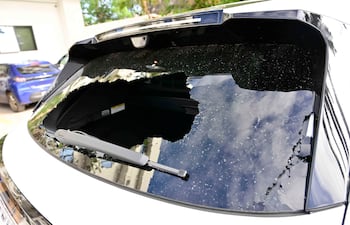 La intensa granizada provocó daños de consideración principalmente en vehículos.