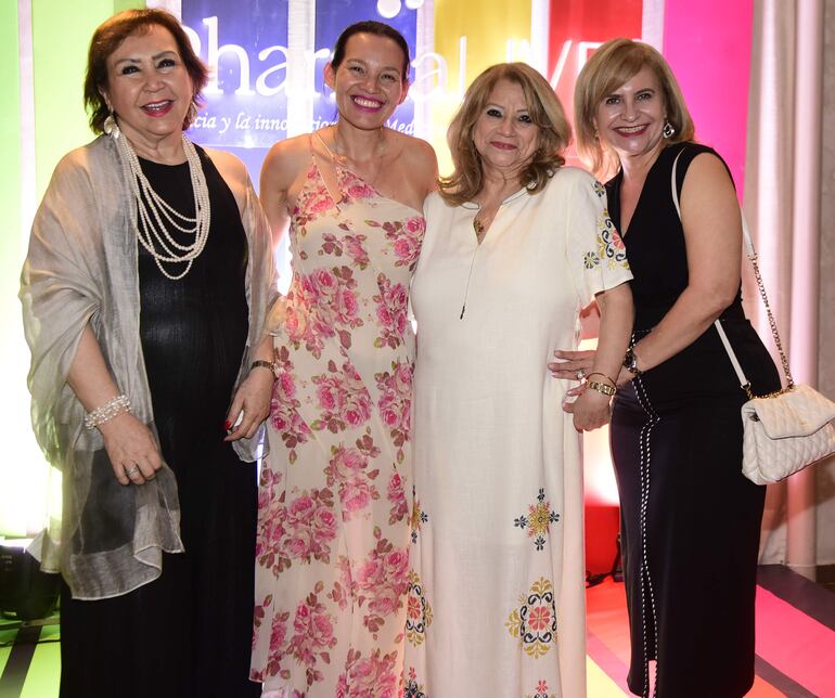 Marta González, Andrea Lapeire, Blanca Lila Fretes de Bron y Antonia Acosta. 