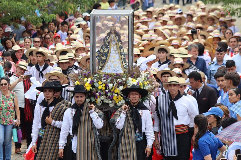 La fe colmó de alegría la explanada de la Basílica, convirtiéndola en un verdadero espacio de encuentro.