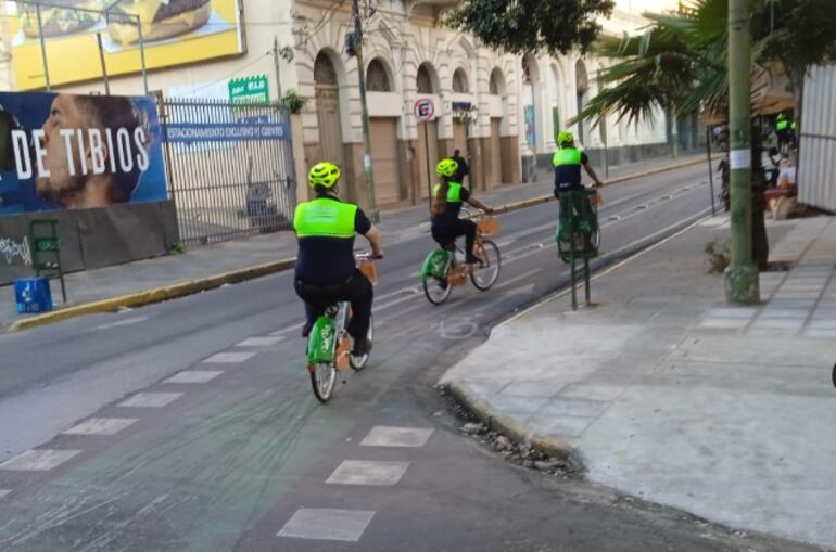 20 agentes de tránsito patrullarán el microcentro asunceno en bicicleta.