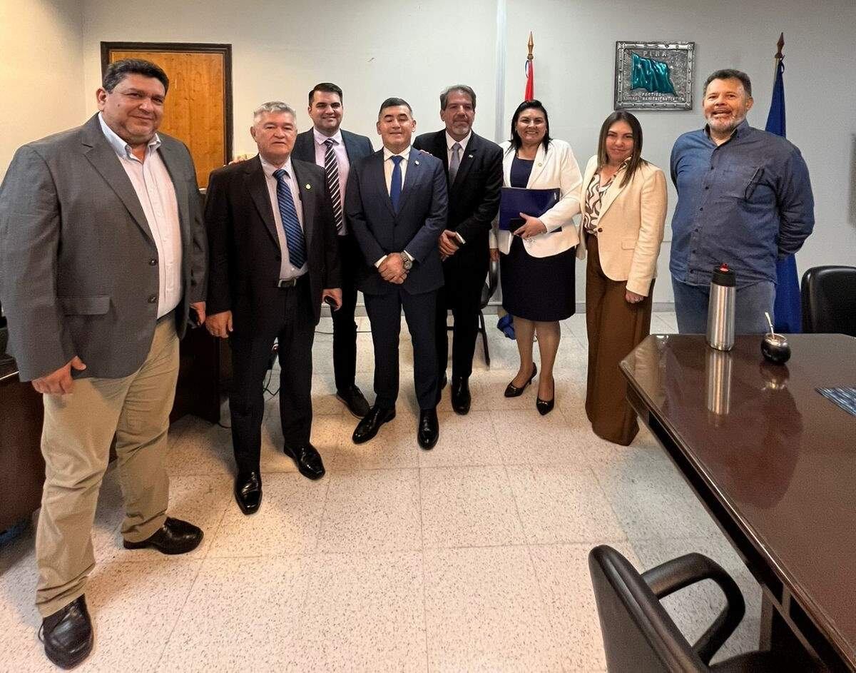 Multibancada liberal en Diputados exige reelección de Paiva como subcontralor