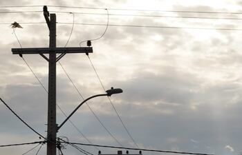 Regularización de suministros de la ANDE en el Asentamiento Guillermo Jesús.