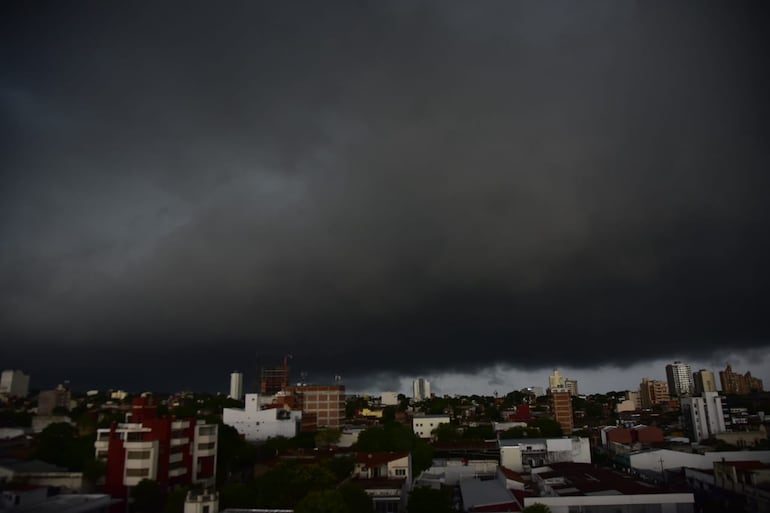Alerta de tormentas el miércoles: Fuerzas Militares aprestarán equipos de “pronto socorro”