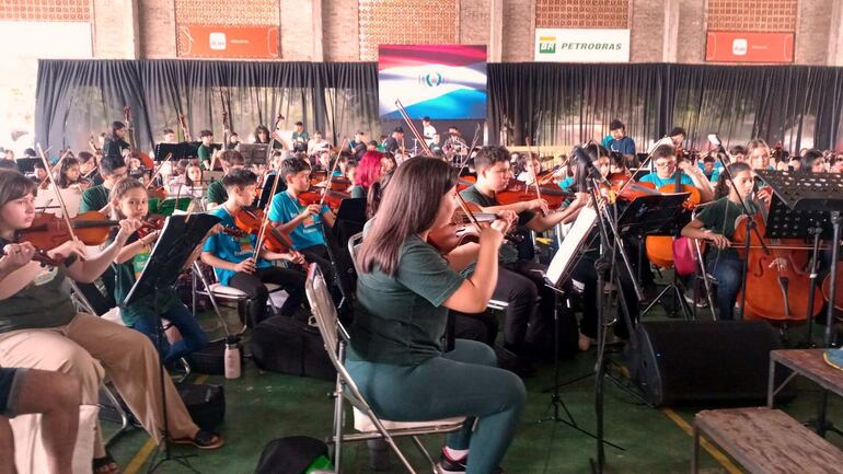 Los Jóvenes de Sonidos de la Tierra se están preparando para ofrecer el concierto en el mega festival en Carapeguá.