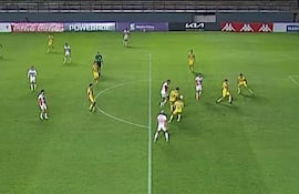 La jugada del penal sancionado a Nacional contra Recoleta FC.