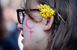 Las víctimas de trata de personas en España, donde muchas de ellas son latinoamericanas que caen en redes de explotación sexual o laboral, no serán expulsadas del país y contarán con una serie de ayudas sociales.