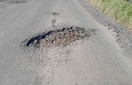 En Juan de Mena, los pozos crecen y el MOPC brilla por su ineptitud.