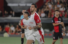 El paraguayo Gabriel Ávalos, futbolista de Independiente, celebra un gol en el partido frente a Newell's por la segunda fecha del torneo Apertura 2026 de la Liga Profesional de Argentina en el estadio Marcelo Bielsa, en Rosario, Argentina.