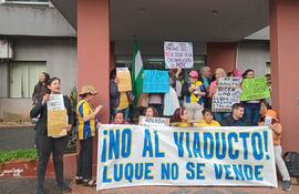 Ciudadanos autoconvocados ampliaron su denuncia contra el proyecto de la pasarela elevada en Luque.