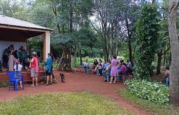 Pobladores de la comunidad de Santa Librada en Independencia despiden los restos de Osmar Eliel.