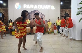 El Grupo Tradicional San Baltazar ofreció un anticipo de su fiesta en Turista Róga.