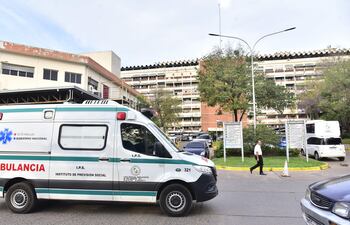 Fachada del Hospital Central del IPS.