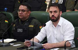 Eduardo del Castillo, con camisa blanca.