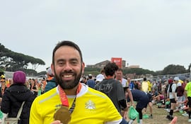 El sacerdote Hugo Sosa, oriundo de Yuty, Caazapá, completó el desafío de los “42K” en la histórica maratón de Roma.