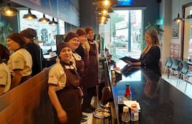 Lidor Bar de San Lorenzo cuenta con 35 colaboradores, que atienden con deferencia al cliente.