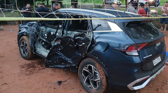 La camioneta en que viajaba la victima fatal.