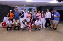 Los mejores de la séptima fecha del ránking de la APG posan con sus trofeos.