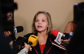 La senadora Lilian Samaniego confirmó que ya invitaron a los abogados de Mario Abdo Benítez para debatir sobre el pedido de desafuero.