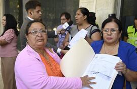 Enfermeras víctimas de la mafia de los pagarés. Al menos 17.000 personas habrían sido perjudicadas por este modelo fraudulento.