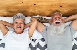 Pareja de adultos mayores.