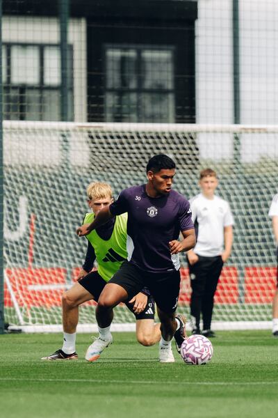Diego León está en el Manchester United, listo para cuando se le de la oportunidad de jugar.