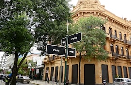 Fachada del Ministerio de Economía, que dio datos contundentes sobre el déficit creciente de la Caja Fiscal.