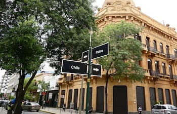 Fachada del Ministerio de Economía, que dio datos contundentes sobre el déficit creciente de la Caja Fiscal.