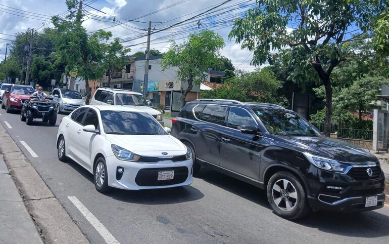 Se registra un importante movimiento de vehículos en el marco del operativo retorno.