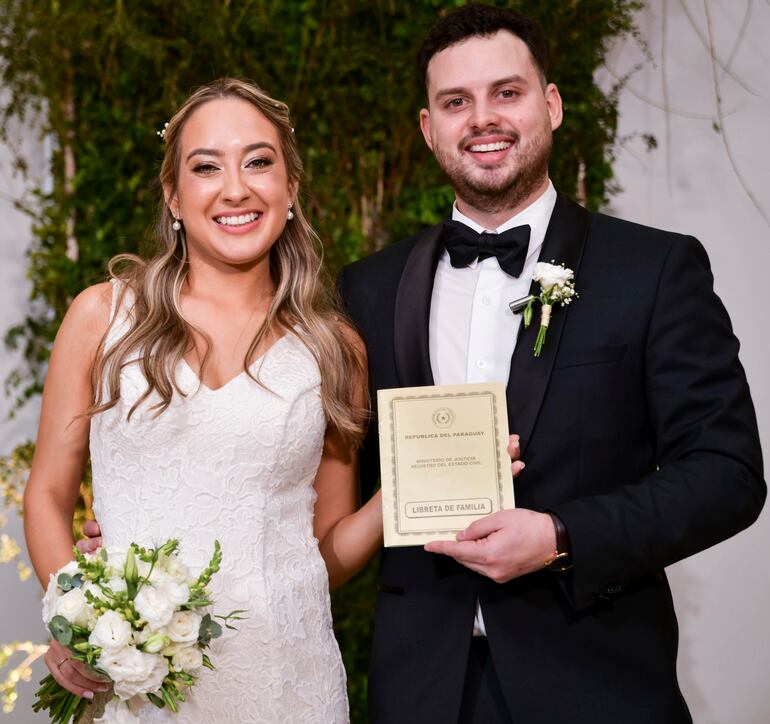 Contrajeron matrimonio ante la ley civil.