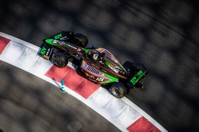Joshua Duerksen girando este jueves en el circuito Yas Marina en Abu Dabi, su última jornada de entrenamientos pos temporada, logrando el mejor registro en la mañana y la tarde.