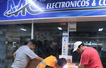 En el marco de un operativo a causa de denuncias por estafas a turistas, se procedió a clausurar el local este sábado.