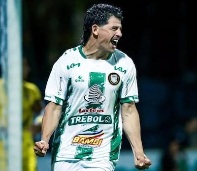 Fernando Martínez Rojas, en el festejo de su gol marcado para Rubio Ñu contra Recoleta, en el torneo Apertura 2026.
