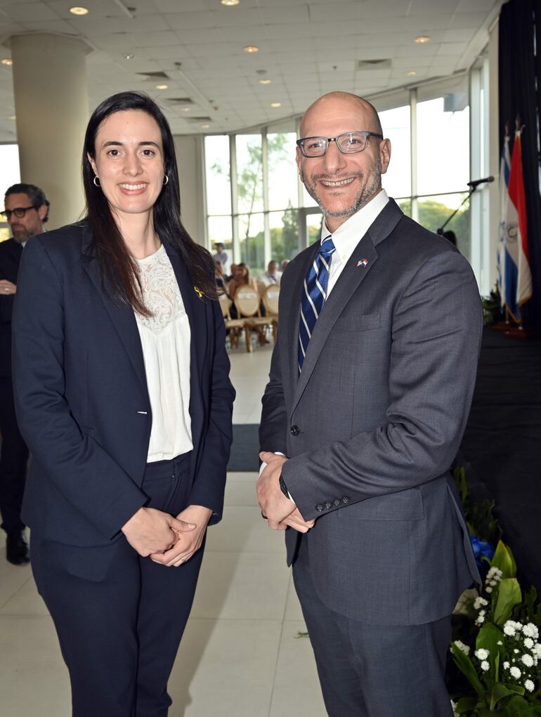 La cónsul Talor Shamash y el encargado de negocios de la embajada de los Estados Unidos, Robert Alter.