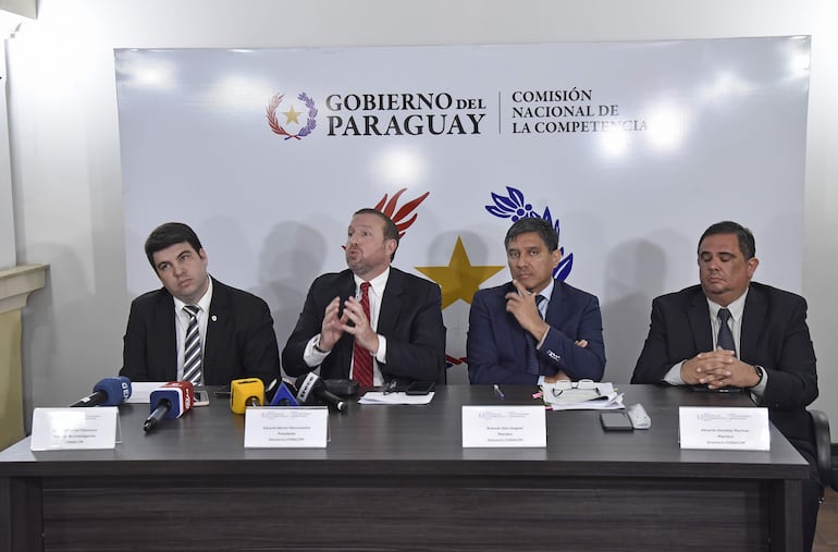 Autoridades de la Comisión Nacional de la Competencia (Conacom) comunicaron acerca de un sumario investigativo a siete
frigoríficos para analizar posibles acuerdos y restricciones en el mercado de ganado bovino para faena.
