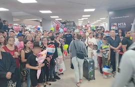 Aeropuerto internacional Silvio Pettirossi llegada paraguayos España Navidad