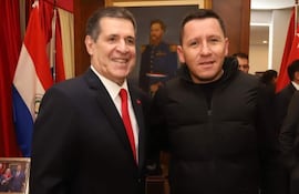 Javier "Chaqueñito" Vera junto al presidente de la ANR y lider del cartismo, Horacio Cartes, en una foto difundida recientemente para expresar su deseo de pronta recuperación de su "líder".