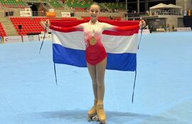 Kathya Soszko, la joven patinadora de 12 años oriunda de Fram, Itapúa, se consagró campeona panamericana en Colombia.