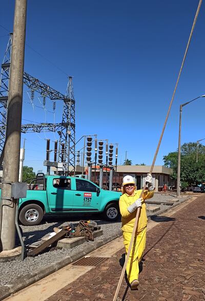 Hay mejoras en el servicio de la Administración Nacional de Electricidad, pero aún falta mucho para satisfacer las necesidades del país, apuntan sus usuarios.