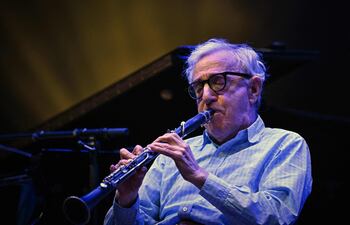 Woody Allen tocando el clarinete.
