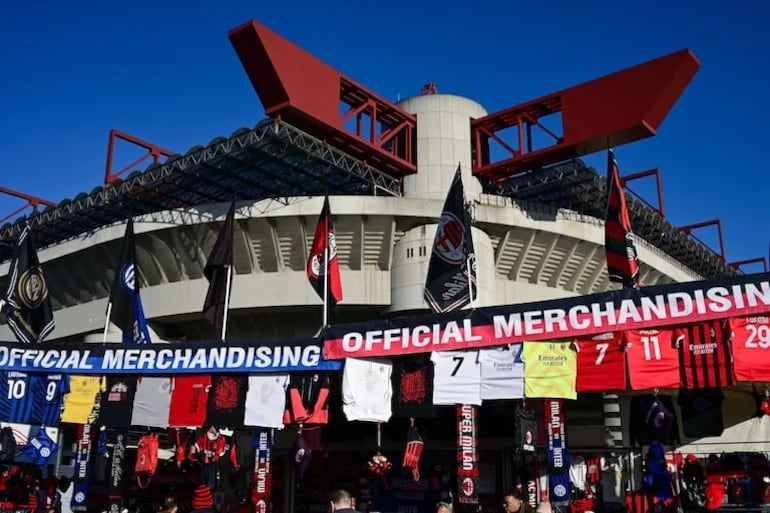 Un escándalo sacude a la Serie A de Italia, por la inclusión en una investigación a unos 70 futbolistas en una red de prostitución.