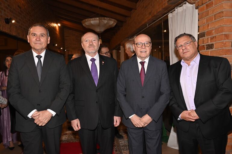 Juan Manuel Corzo, embajador de Colombia, Walter Ismachowiez, César Diesel y Pablo Livieres.