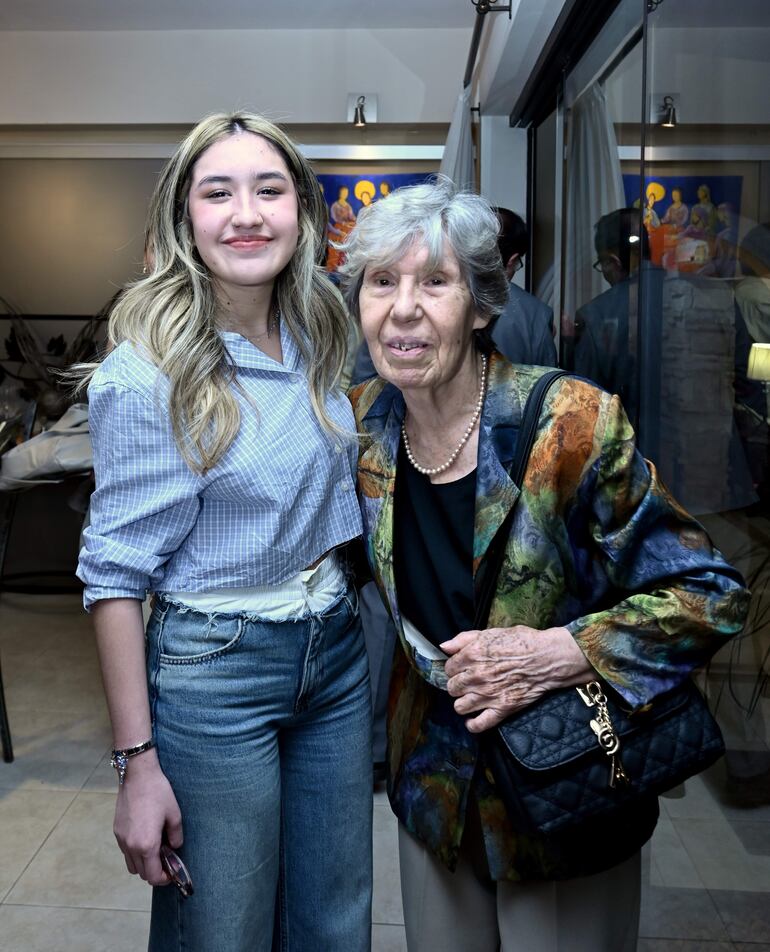 Lua González junto con Yolanda Richer. 